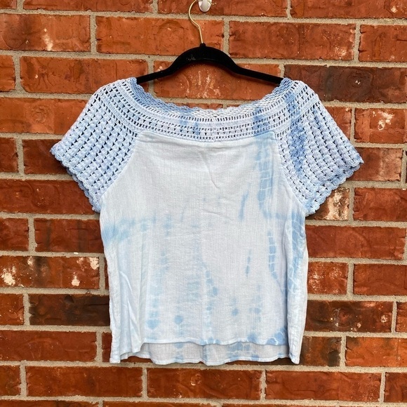 Lucky Brand Womens Medium Blue Crochet Sleeves Tie Dye Boho Short Sleeve Top - Picture 3 of 8